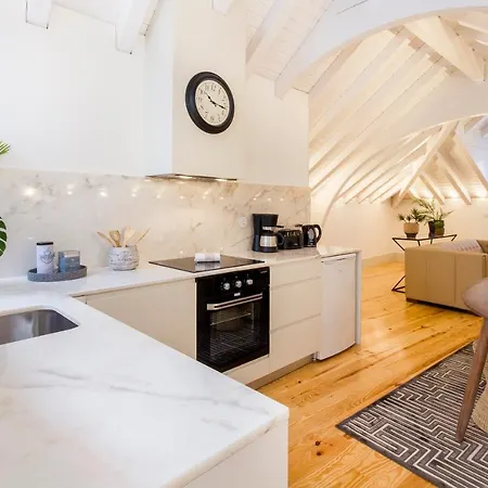 1892 - Anjo Apartment *